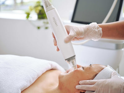 Stretch Marks vs Scars: What’s the Difference & Treatment